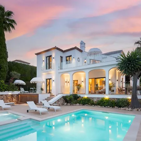 Glossy White Exterior That Immediately Catches Your Eye Apartman Dubrovnik