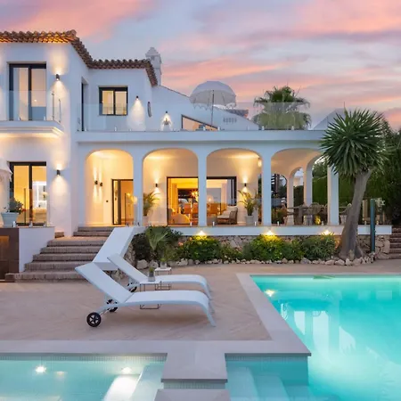 Glossy White Exterior That Immediately Catches Your Eye * Дубровник