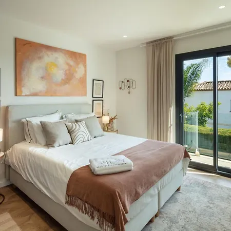 Glossy White Exterior That Immediately Catches Your Eye Apartman *